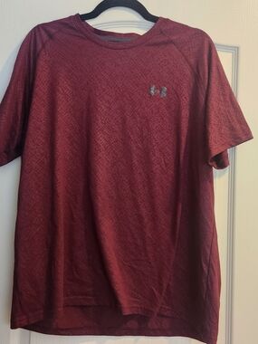 Under Armour Maroon Short Sleeve Performance Tee L Euc